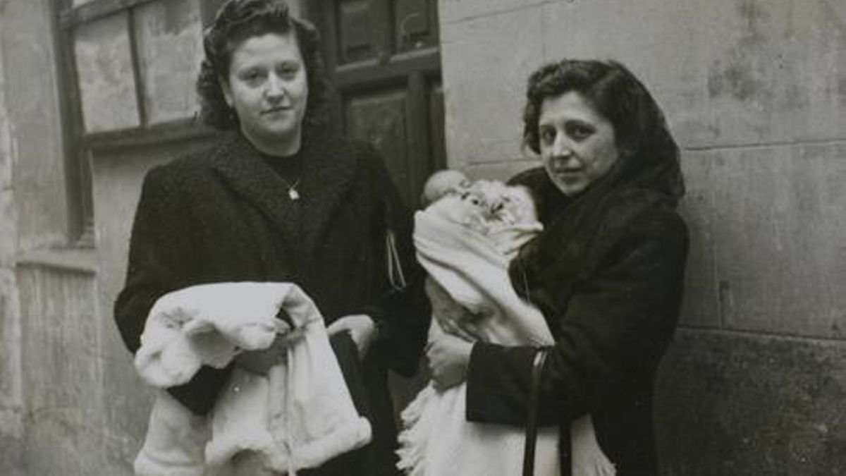 Ofrecimiento de recién nacidos a la Virgen de la Paloma (1949)