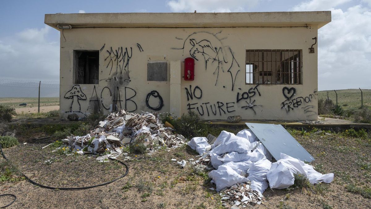 Un polvorín abandonado, convertido en vertedero y usado para 'raves' poniendo en peligro a aves protegidas de Canarias