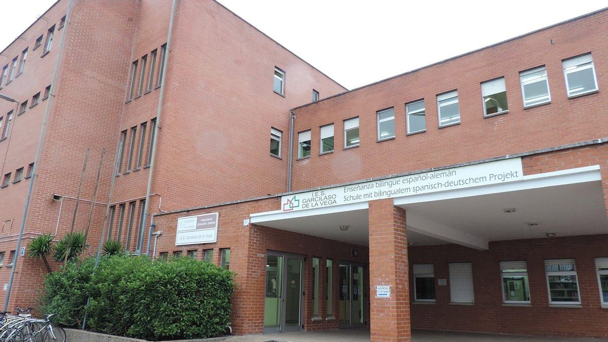 Condenados ocho menores de un instituto de Torrelavega por acosar a un compañero por su orientación sexual