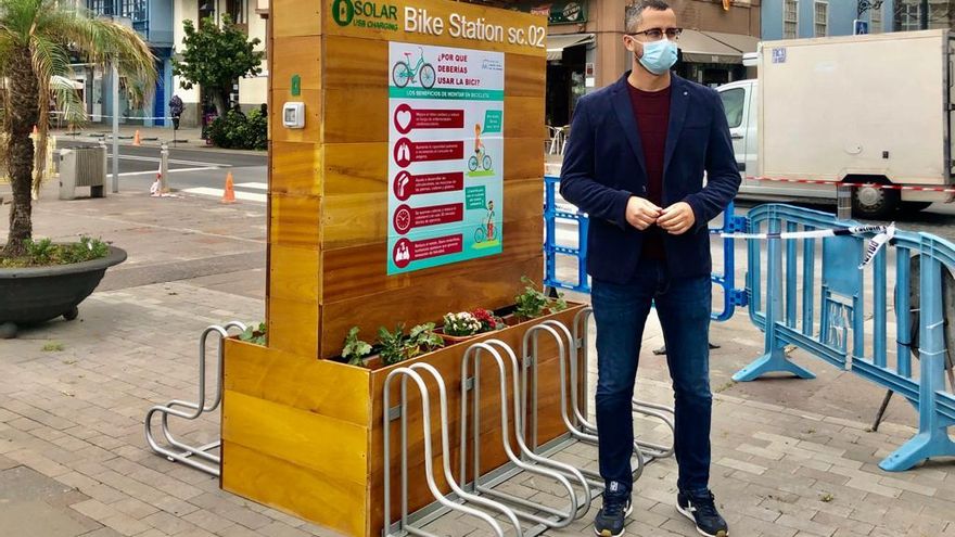 Santa Cruz de La Palma instala dos parkings de bicicletas en la playa