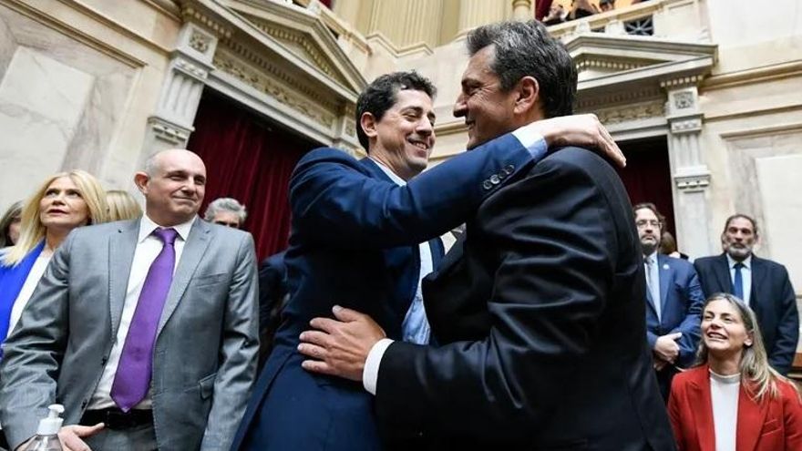 De Pedro apoyó la fórmula de consenso de UP y Massa agradeció su "esfuerzo y unidad"