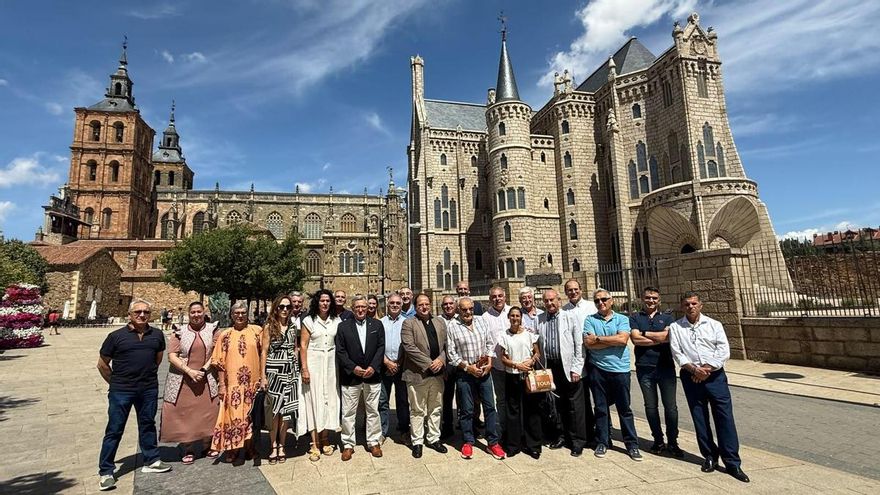 Una veintena de alcaldes de la provincia se unen para exigir la supresión del peaje de la AP-71 entre León y Astorga