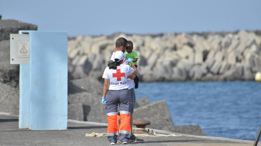 Gobierno y comunidades abordan el traslado de 380 menores migrantes a la península