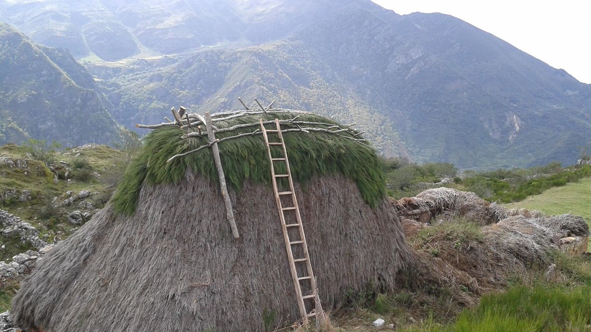 Hechas con piedra y techo de paja, estas originales construcciones servían de refugio para ganaderos y pastores