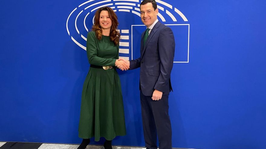 Archivo - Juanma Moreno y Kata Tütto, en Bruselas