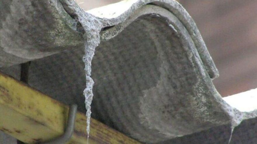 Más de un centenar de cántabros trabajan expuestos al amianto pero sigue sin crearse el registro autonómico