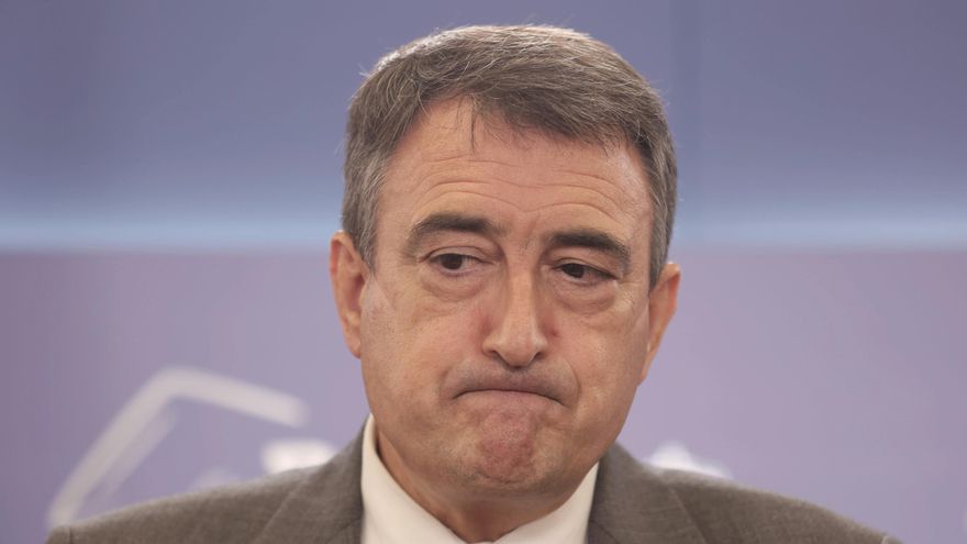 El portavoz del PNV en el Congreso de los Diputados, Aitor Esteban, ofrece una rueda de prensa, a 13 de septiembre de 2021, en Madrid