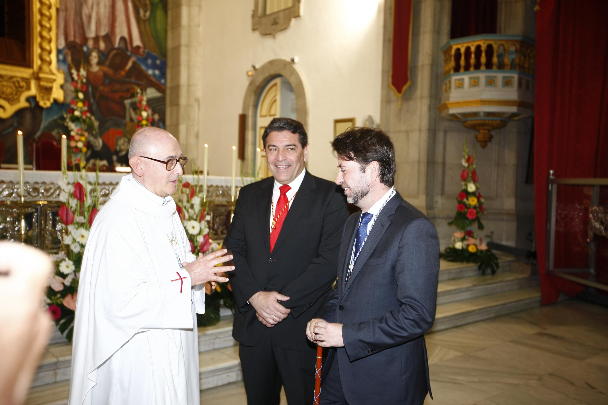 El prior de la basílica, Daniel López, el alcalde de Candelaria, José Gumersindo García, y el presidente del Cabildo, Carlos Alonso.