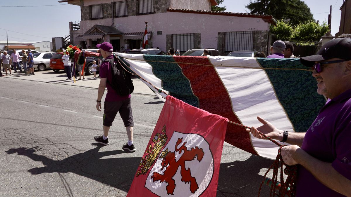 La Virgen de Castrotierra vuelve a reunir a los pueblos de La Valduerna en su romería por las fiestas de las Pascuas.