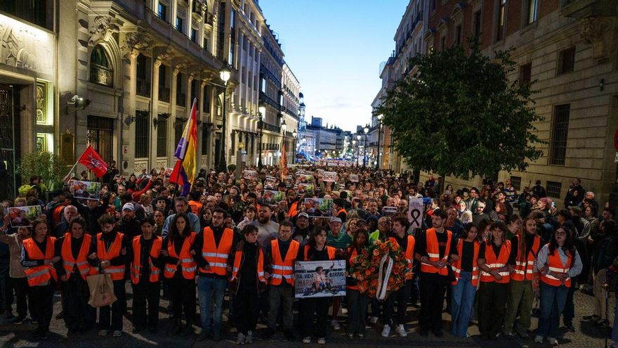 La indignación ciudadana toma el relevo de Maricarmen y vuelve a su casa desde Sol: "Si ella no pudo, iremos nosotros"