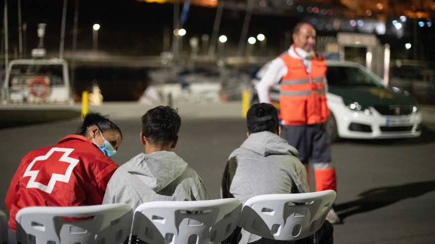 El Gobierno niega un principio de acuerdo con el PP para la acogida de menores migrantes: "Ojalá fuera así"