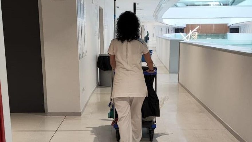 Las limpiadoras del Hospital de Toledo denuncian "sobrecargas extremas de trabajo por falta de personal"