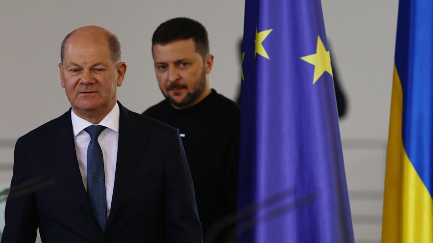 El presidente de Ucrania, Volodimir Zelenski, y el de Alemania, Frank-Walter Steinmeier. EFE/EPA/FILIP SINGER