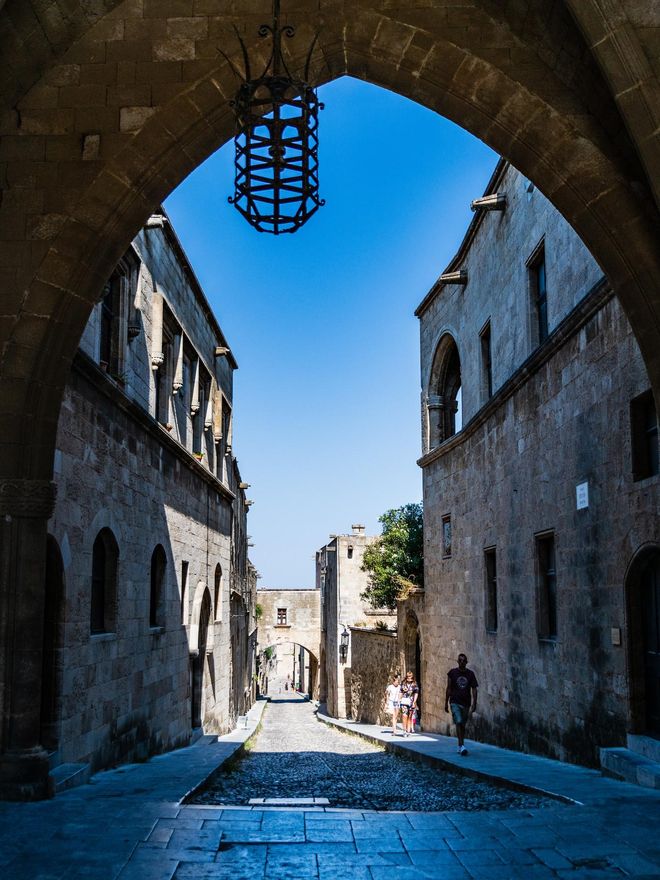 Arcos góticos en la Calle de los Caballeros.