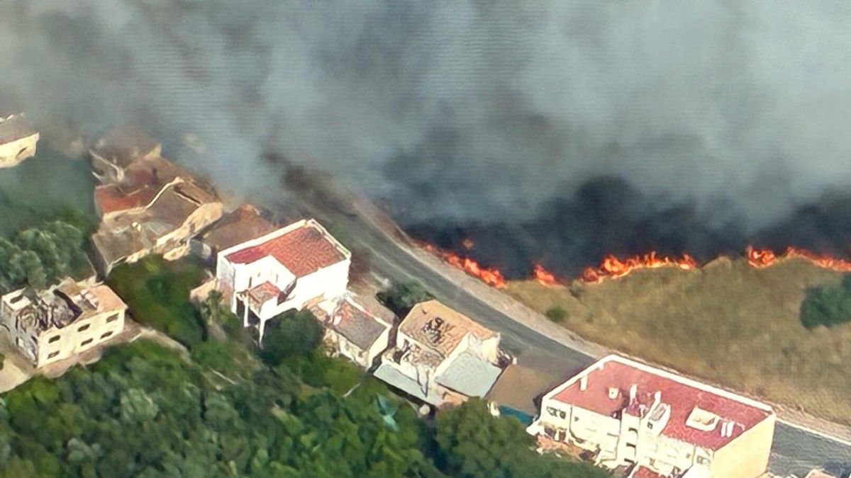 El fuego amenaza al parque regional de Carrascoy y El Valle en Murcia, que pide hidroaviones al Gobierno central