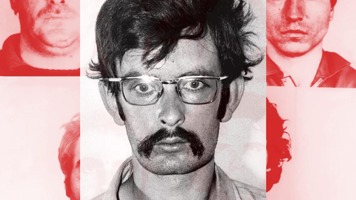Montaje con la ficha policial de Xosé Humberto Baena el día de su detención, en septiembre de 1975