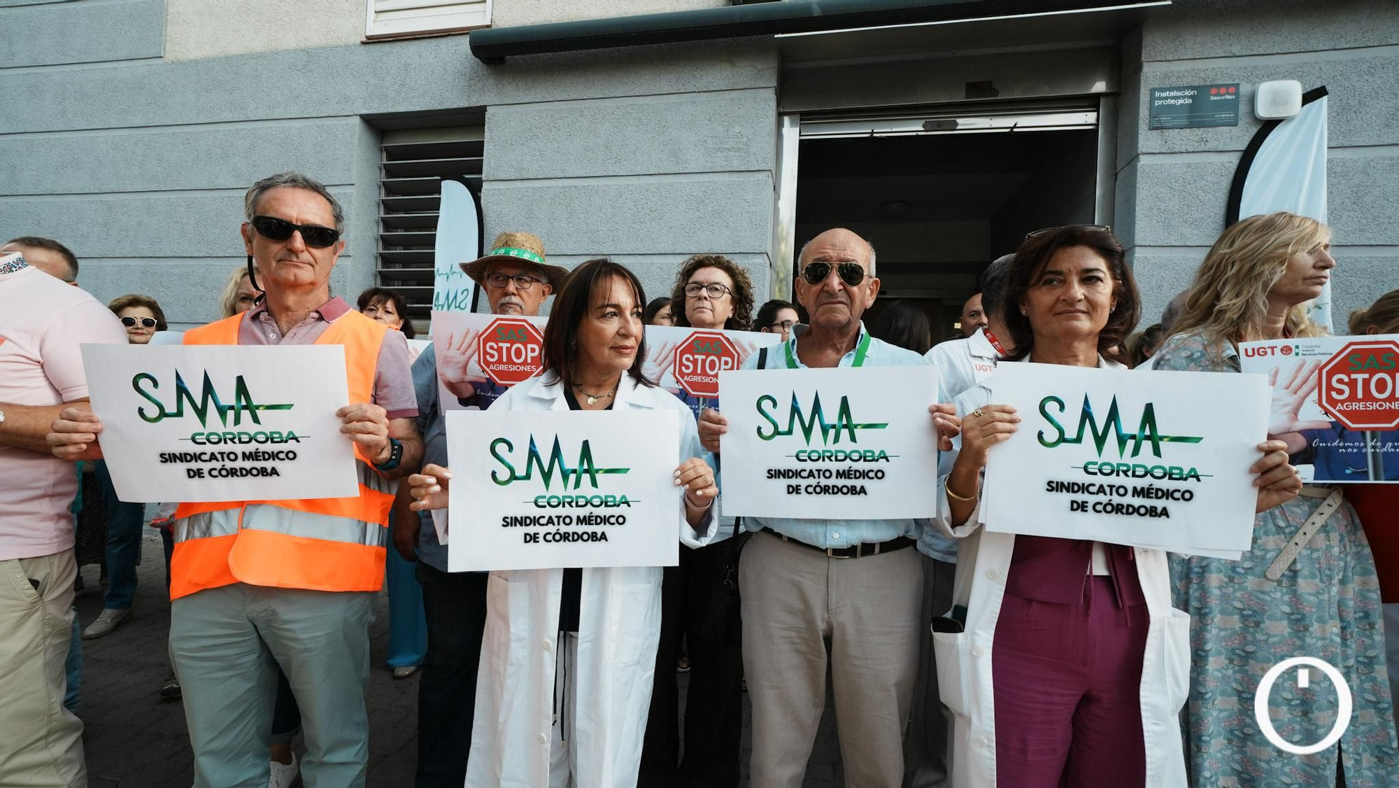 Concentración Sindicato Médico frente al Centro de Salud Levante Norte por las últimas agresiones.