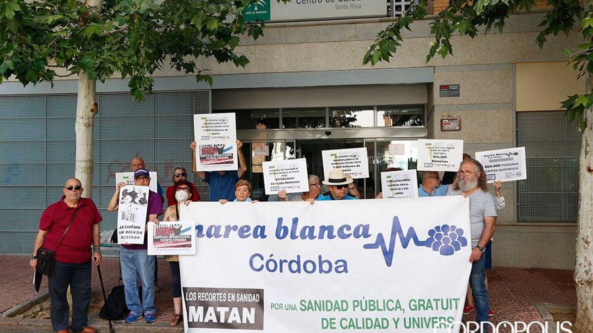 Imagen de archivo de una protesta de la Marea Blanca en un centro de salud | ÁLEX GALLEGOS