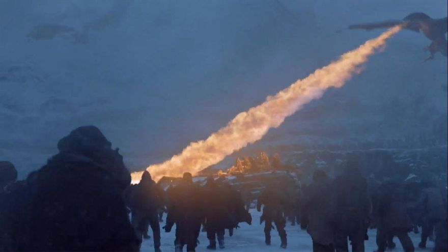 Daenerys llega justo a tiempo con sus dragones