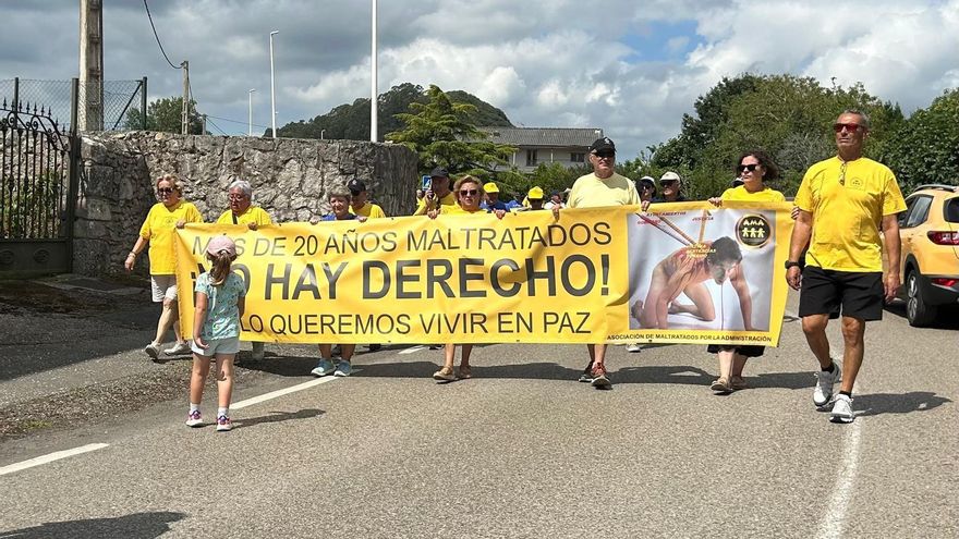 Centenares de personas recorren Argoños y vuelven a exigir "justicia" para los afectados por las sentencias de derribos