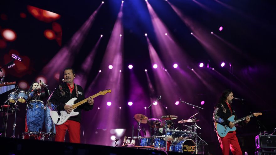 Los Bukis reciben una estrella en Hollywood dedicada a la comunidad inmigrante en EE.UU.