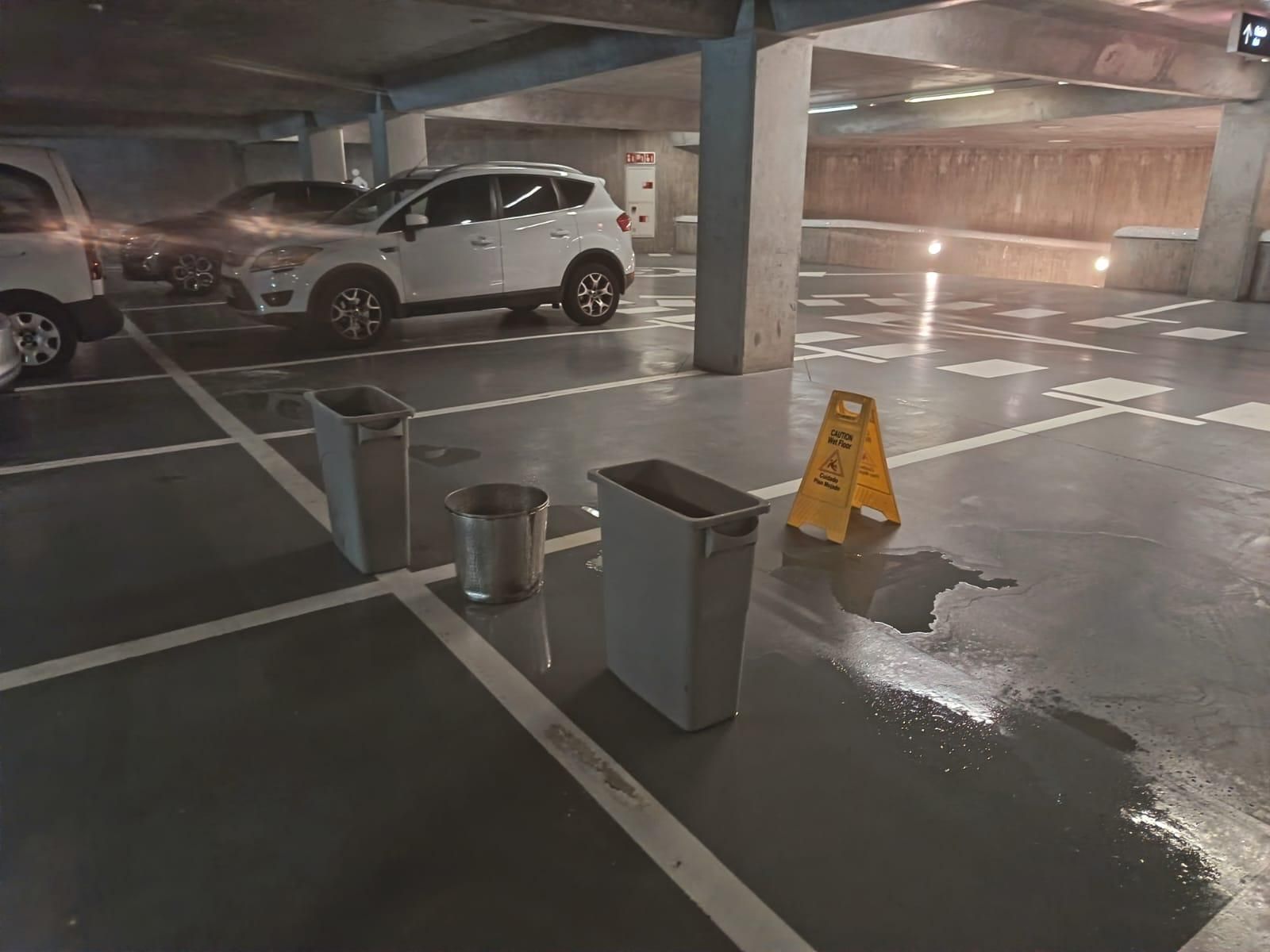 Nivel 2 del aparcamiento del Auditorio de Tenerife, con goteras.