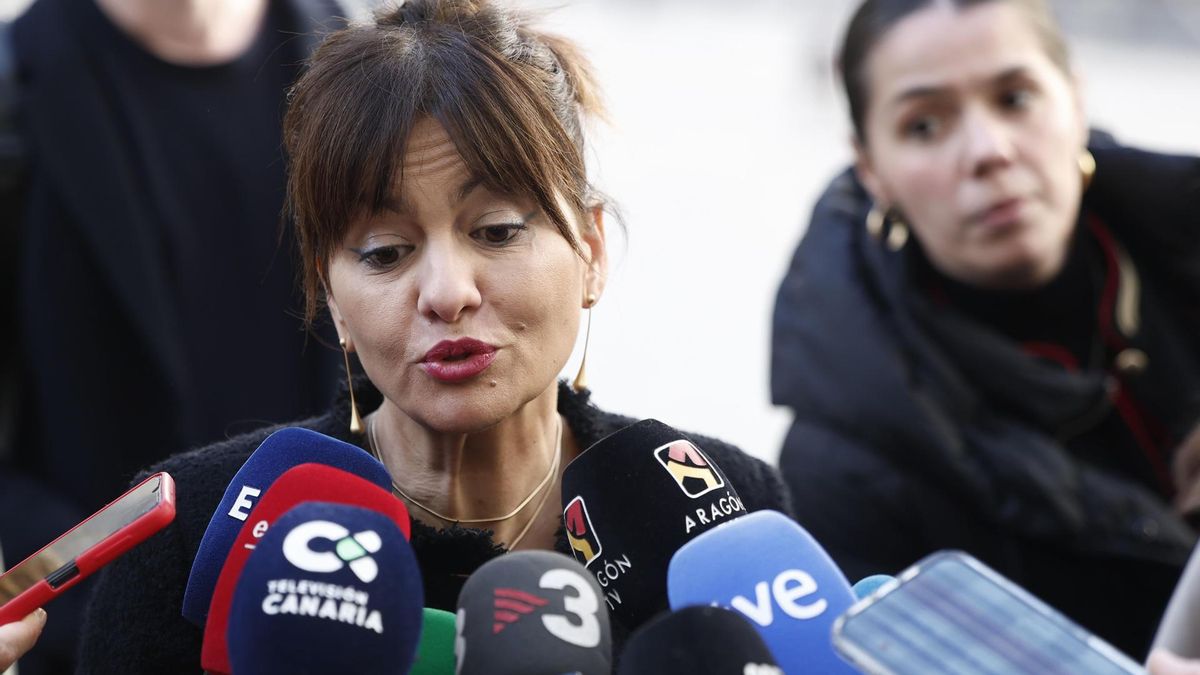 La ministra de Juventud e Infancia, Sira Rego, en declaraciones a su llegada a la reunión que el Gobierno, el PP y los Ejecutivos de Canarias y Ceuta han mantenido este jueves en busca de un acuerdo para reformar la Ley de Extranjería.