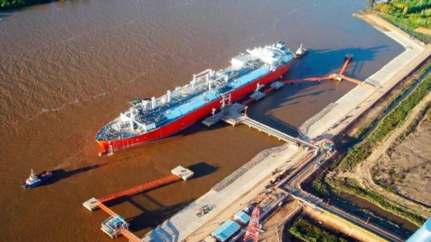 Petrobras aceptó las condiciones de pago del cargamento de GNL y comenzó su descarga