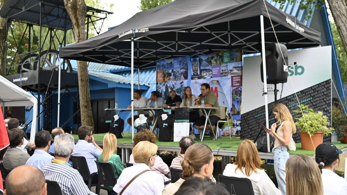 Numeroso público asistió a la presentación en la FIDMA de la quinta edición del Trail Minero Santa Bárbara de Hunosa.