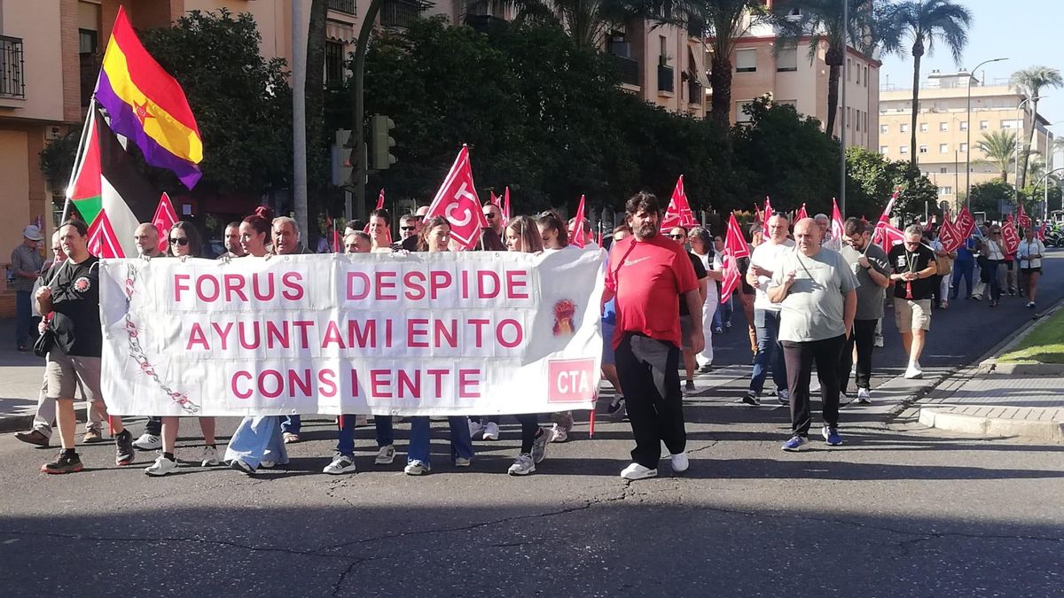 Decenas de manifestantes se concentran en Córdoba tras el despido de dos trabajadoras