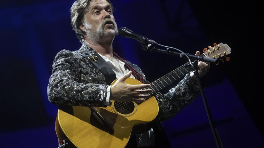 El trovador del pop y la ópera Rufus Wainwright encandila a Barcelona