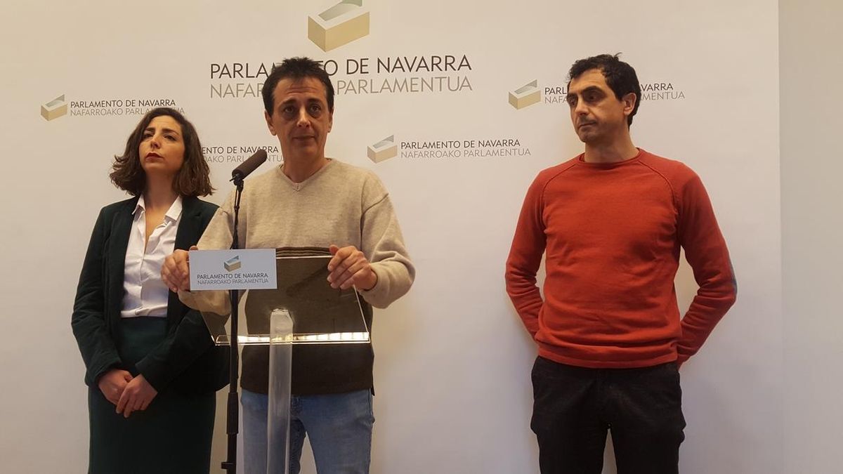 Laura Pérez seguirá en el grupo parlamentario de Podemos pese a ser expulsada del partido