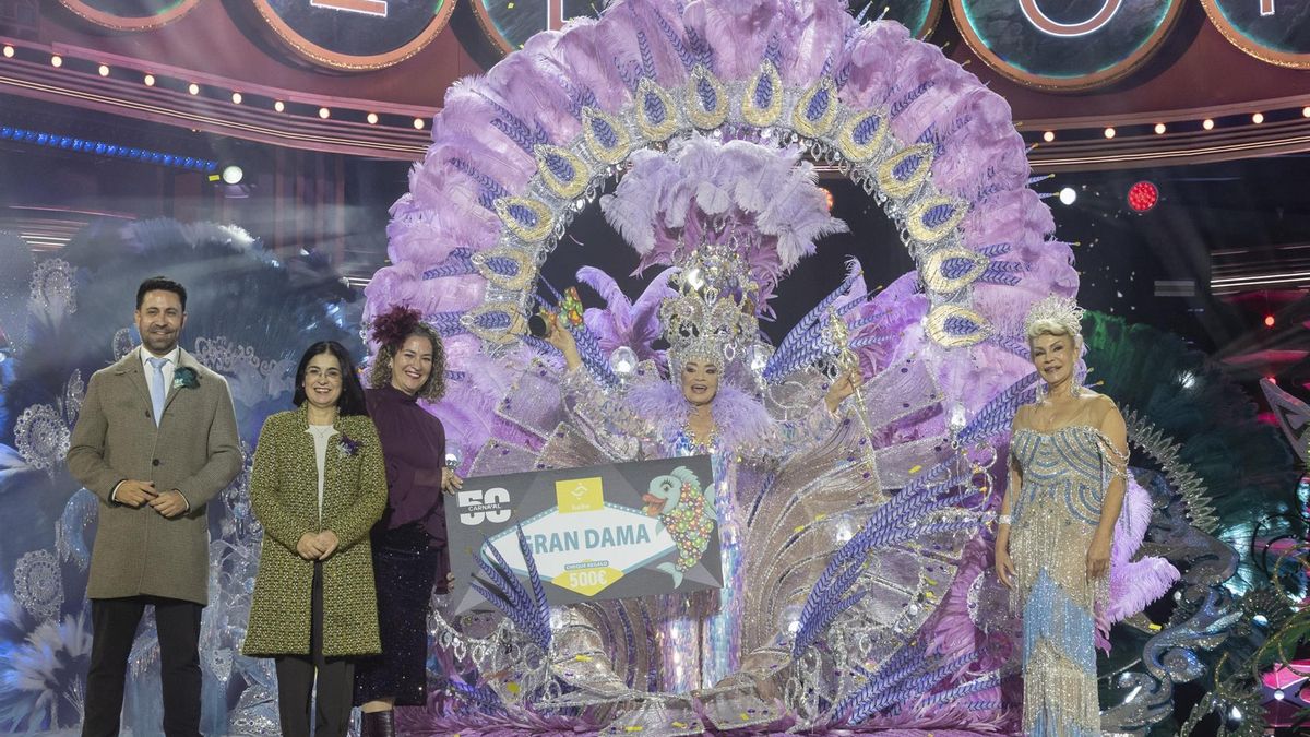 Carmen Rosa Toledo se hace con el trono de Gran Dama del Carnaval de Las Palmas de Gran Canaria