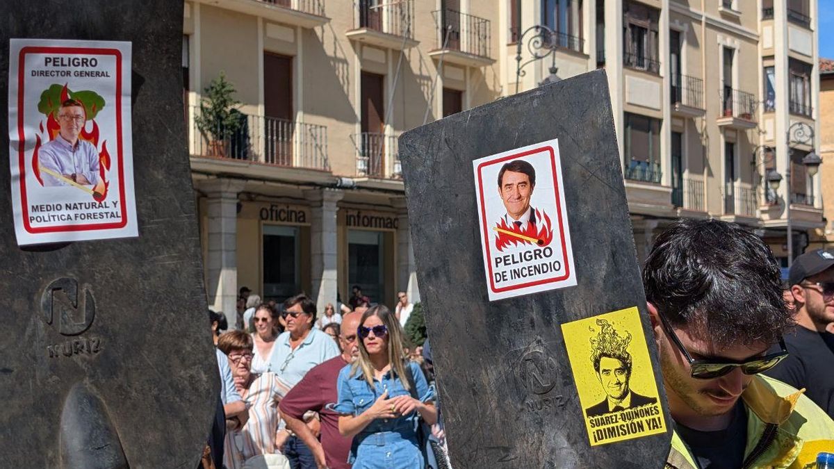 Protesta en León contra la gestión de la Junta de los incendios forestales de este verano.