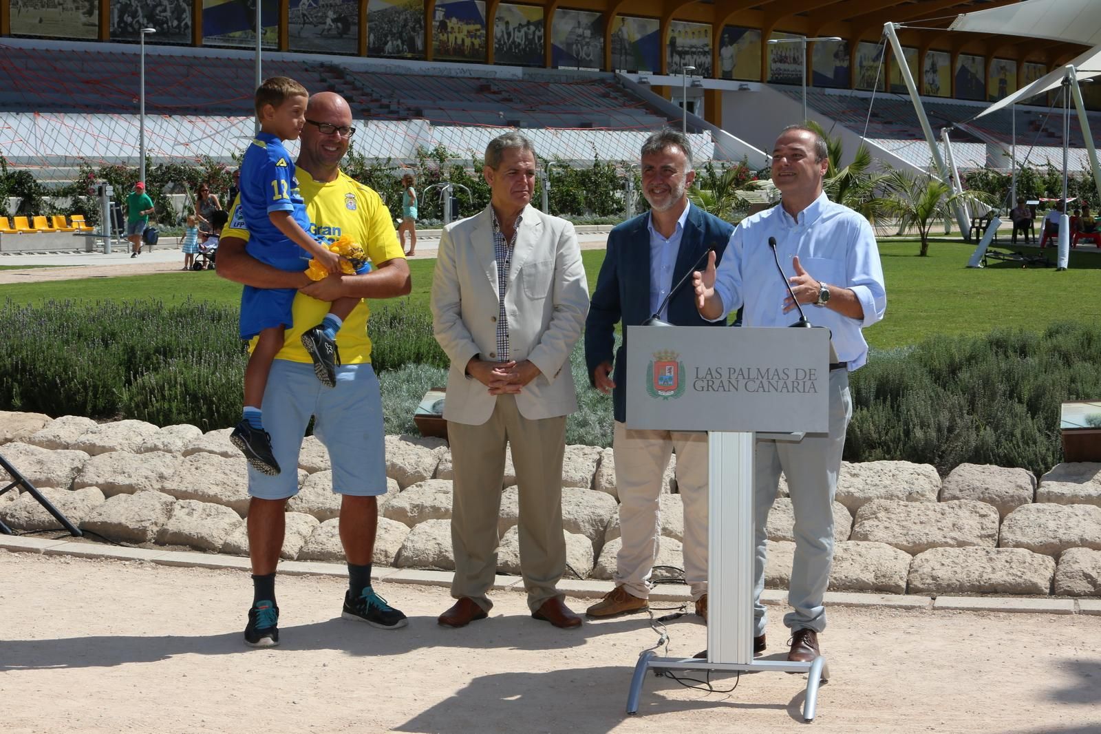 Homenaje a la afición de la UD Las Palmas (ALEJANDRO RAMOS)