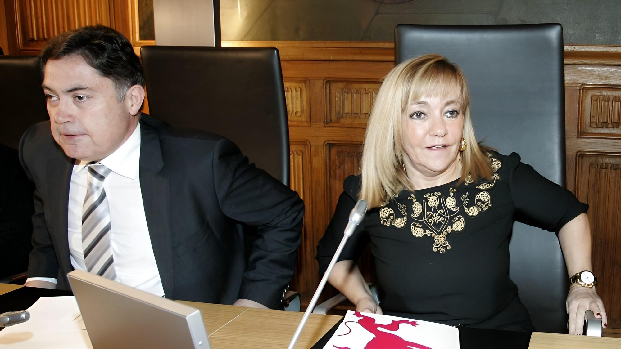 Isabel Carrasco y su sucesor, Marcos Martínez Barazón, en el fatídico año 2014, antes del asesinato y la detención.