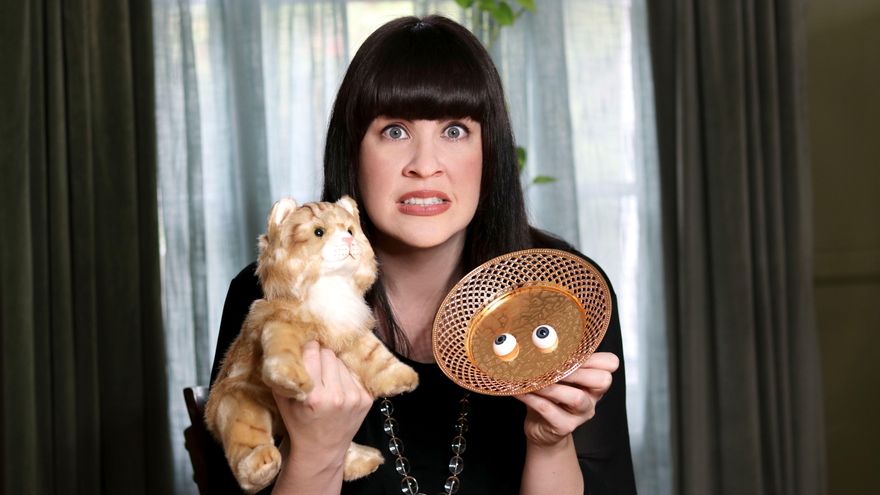 Caitlin Doughty: “Cuando mueras, tendrás los ojos azules que siempre quisiste tener”