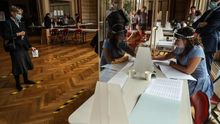 Las elecciones municipales francesas se desarollan con medidas sanitarias por la COVID-19.