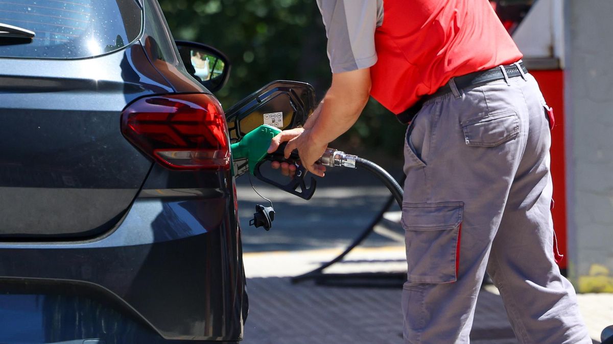 El Parlamento de Canarias avala que se prorroguen las medidas fiscales a los carburantes por la guerra en Irán