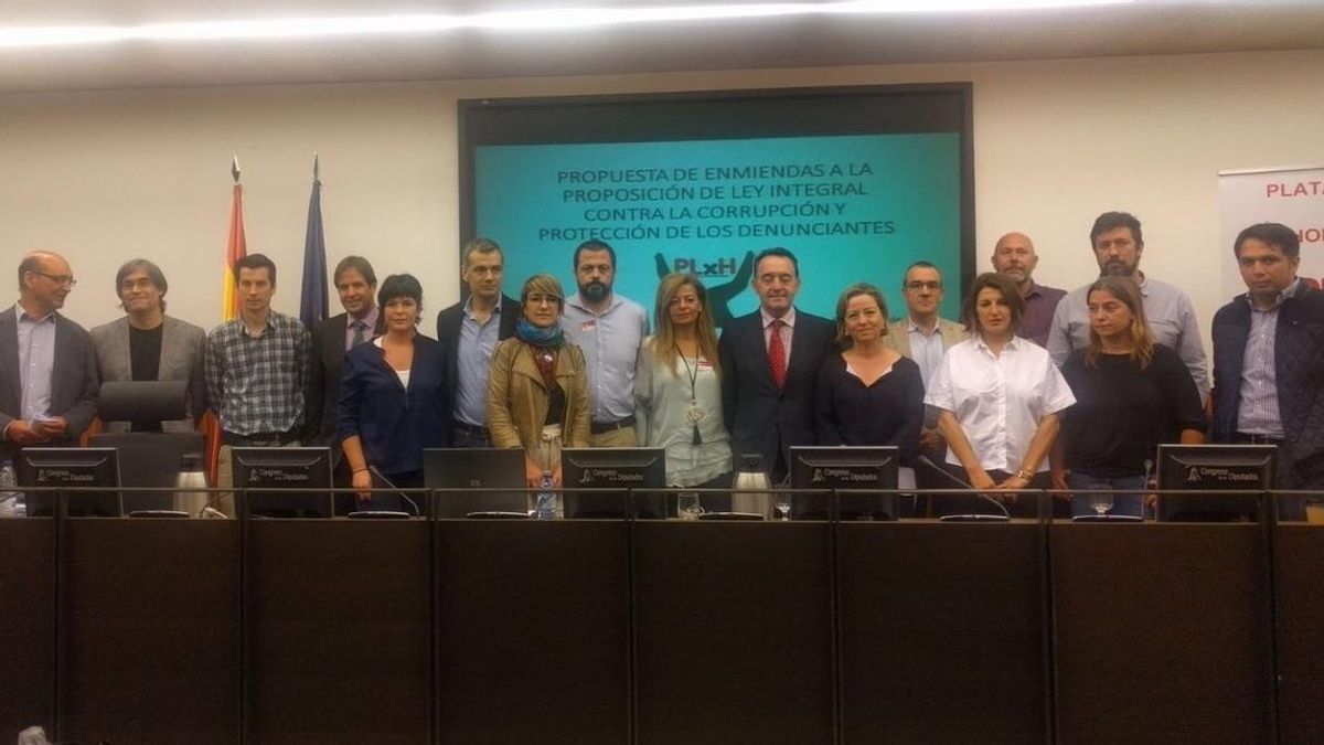 La Plataforma por la Honestidad presenta en el Congreso sus propuestas para proteger a denunciantes de la corrupción
