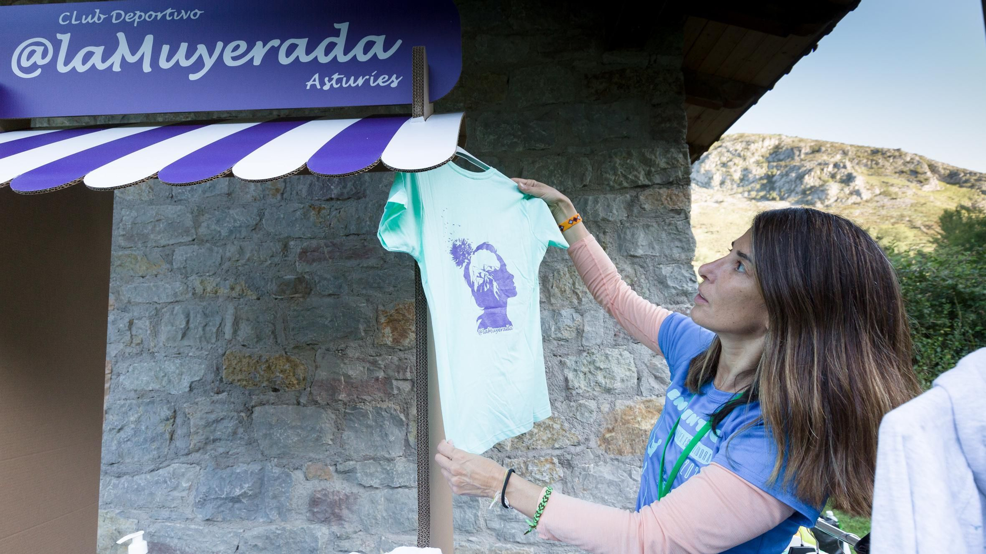 El Club de Montaña La Muyerada surgió con el objetivo de fomentar la autosuficiencia de las mujeres en la práctica deportiva en la montaña.