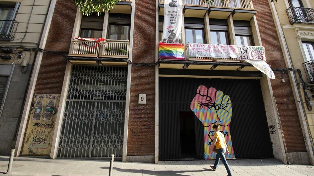 Entrada a Divino Pastor 9, cuando fue okupado por el Patio Maravillas