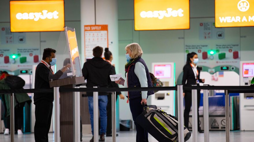 Reino Unido mantiene a Baleares y Canarias en la lista de destinos de riesgo por COVID-19 como el resto de España