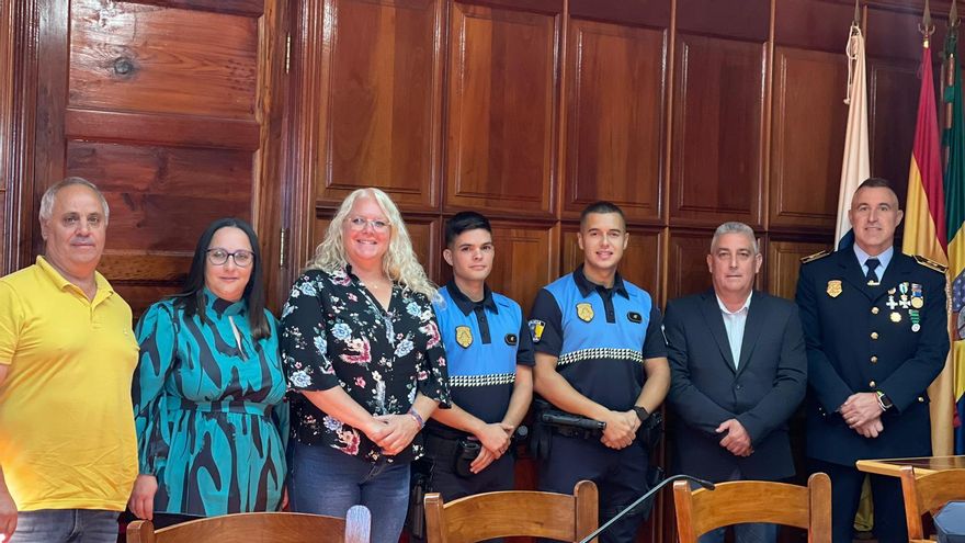 Acto de toma de posesión de los dos nuevos policías locales de la Villa de Garafía.