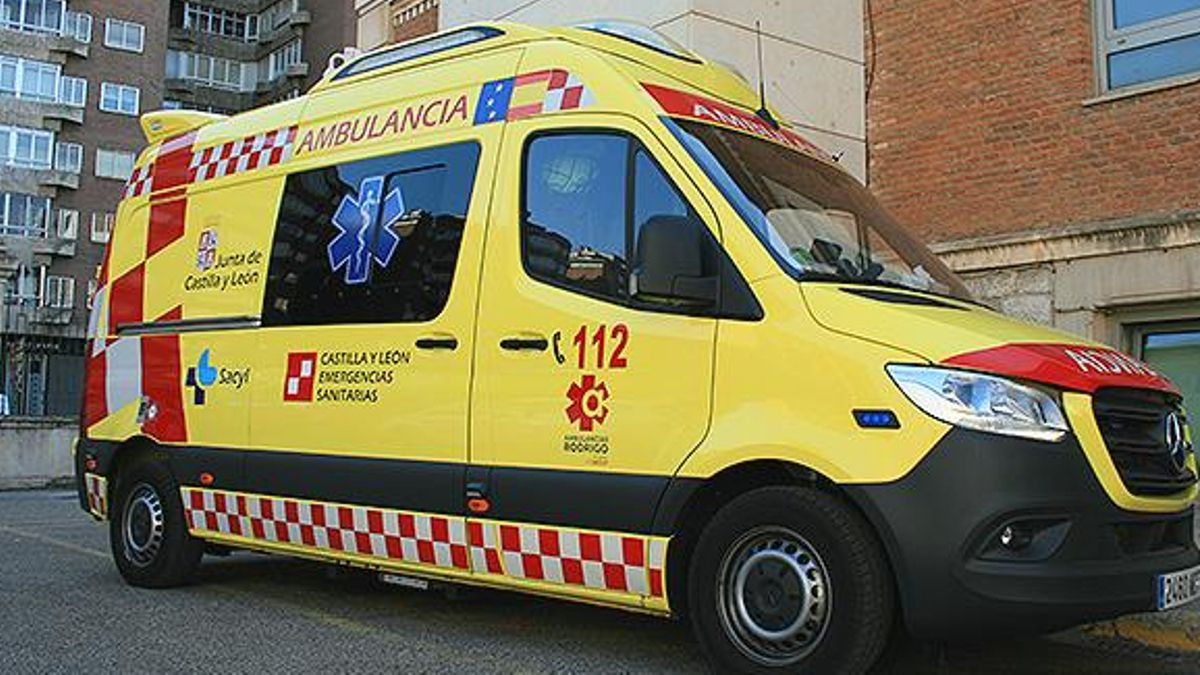 Una conductora herida tras la colisión de un coche, un autobús y un camión de la basura en León