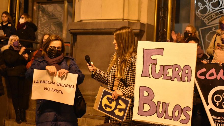 "Fuera bulos" durante la manifestación del 25N en Zaragoza