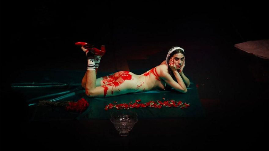 Juana Dolores: "Desde el escenario puedo vacilar a todo el mundo que detesto y me cae mal"