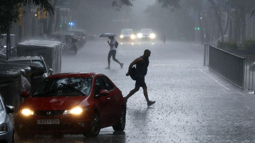 Las tormentas cruzan Catalunya y dejan dos desaparecidos en Cubelles (Barcelona)