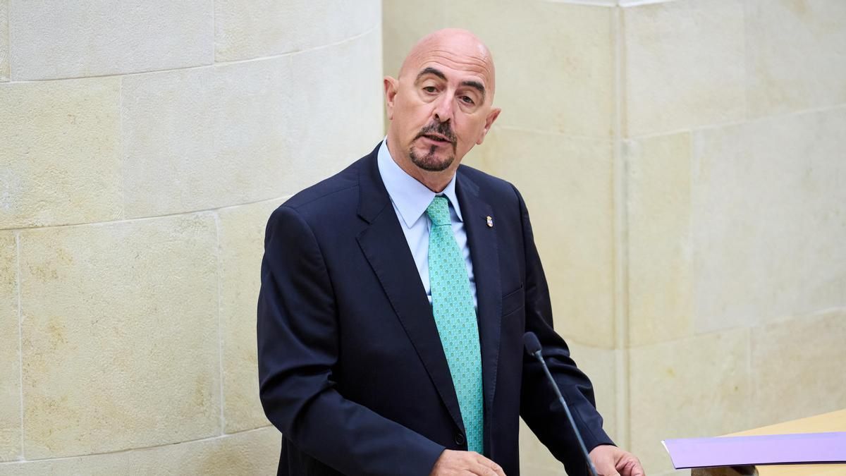 El Gobierno de Cantabria dice que son 119 los pacientes que han rechazado ser derivados al hospital privado Santa Clotilde tras la polémica del email