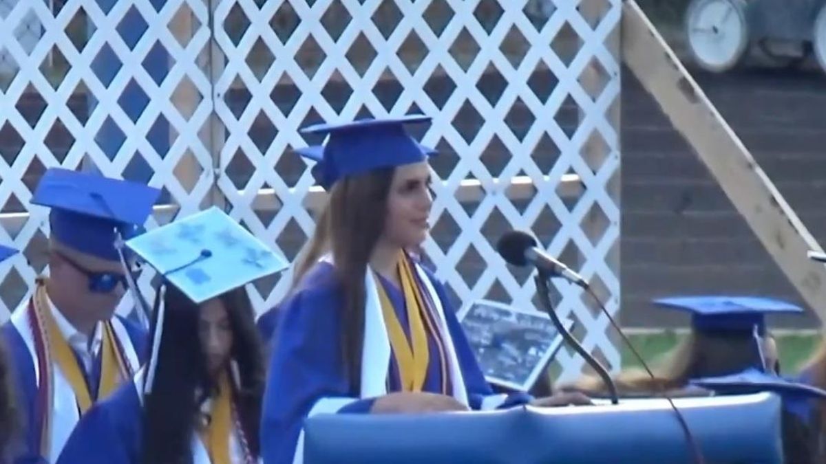 La estudiante censurada por dar voz en su discurso de graduación a las víctimas palestinas y del ICE: "Usemos nuestra voz cuando muchos sufren"